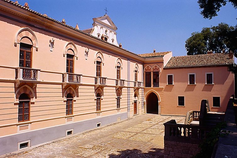 Rionero- Facciata interna e cortile Palazzo Fortunato